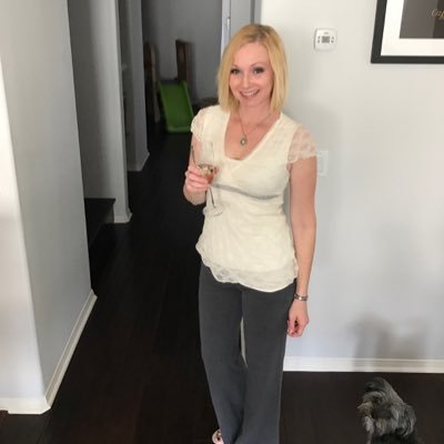 angieet282's profile picture. 