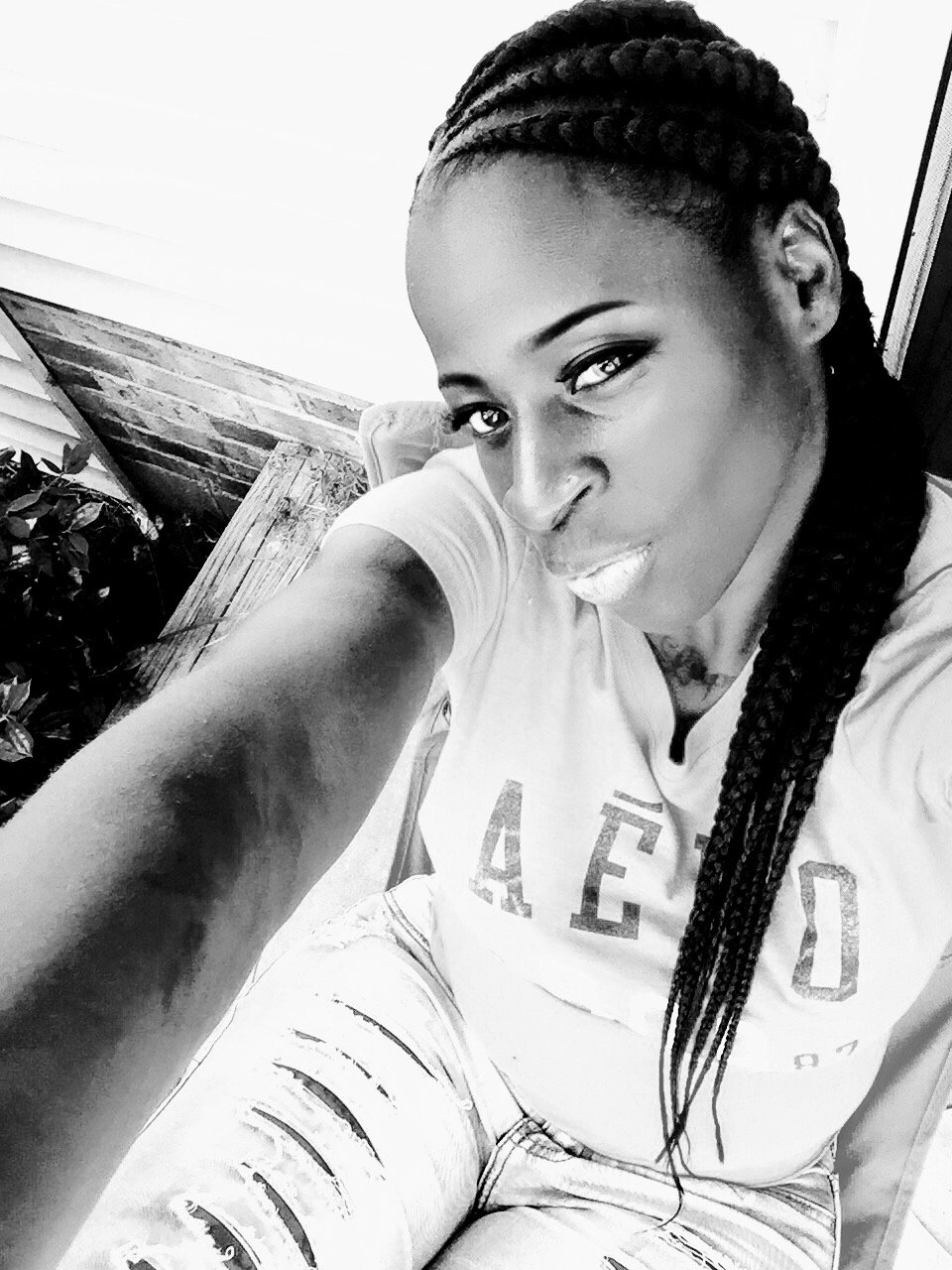 I'm a very small independent black woman, i'm very outgoing like to have fun...but other than that I'm a very cool.. I'm a on lover not a fighter😘❤️😘❤️