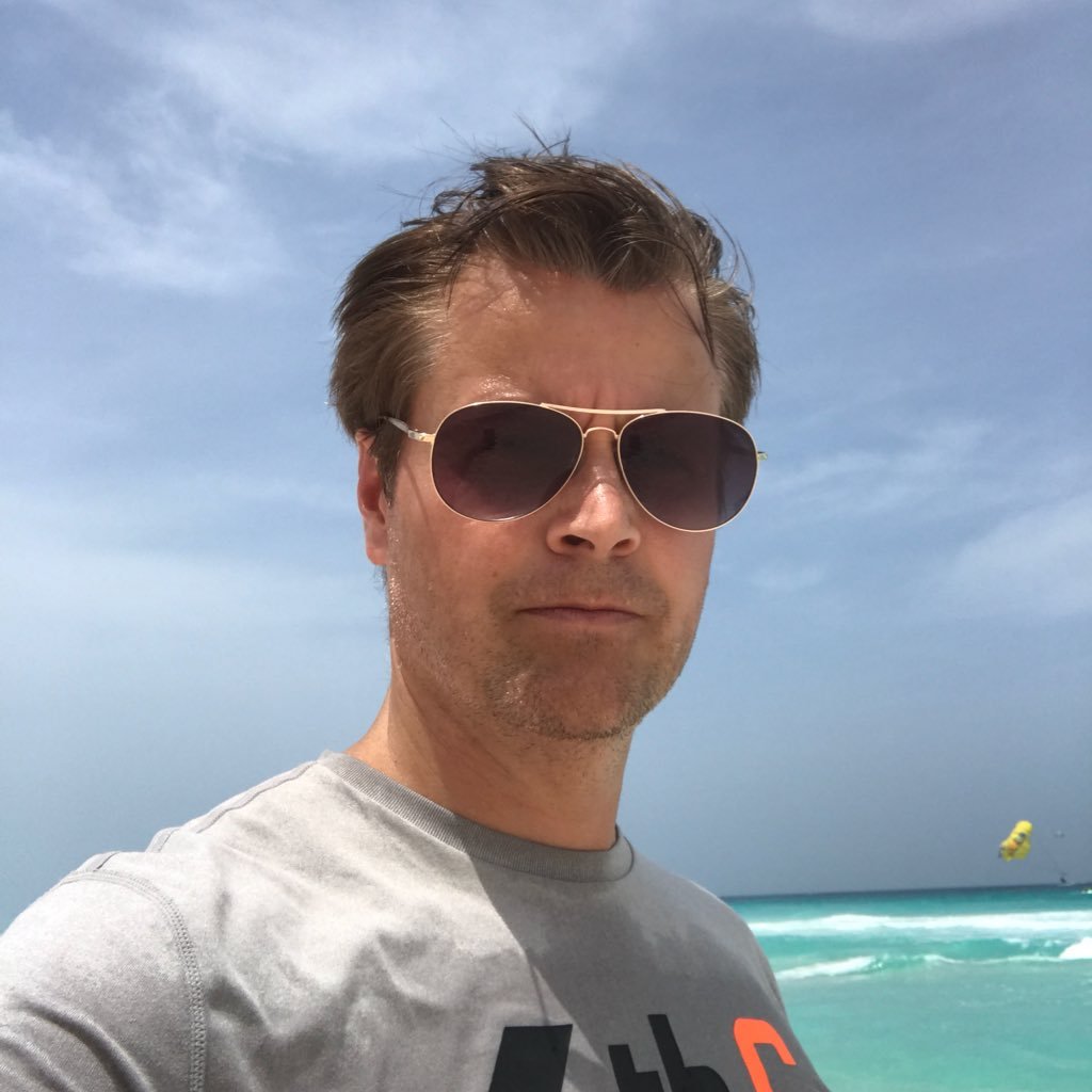 Interested in economy, business, real estate, politics, news and sports (mainly hockey!)