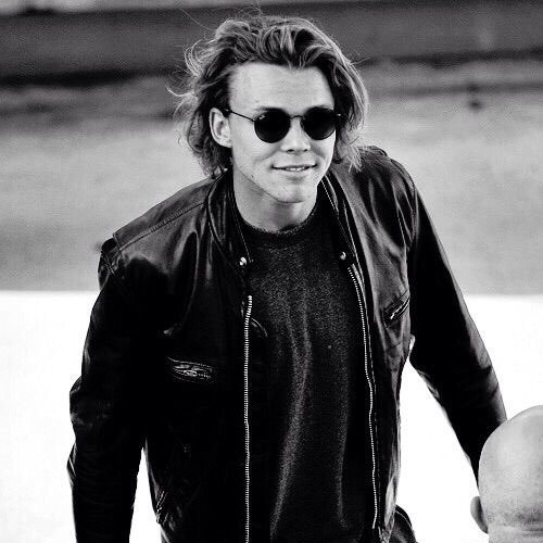 xixiclifford's profile picture. stuck inside my own realm