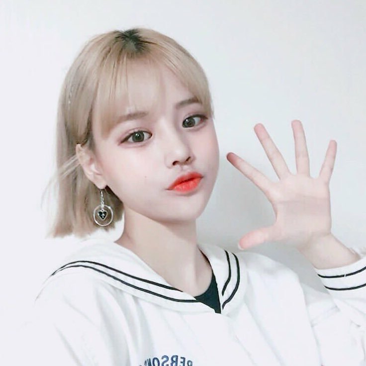 twinklelassie's profile picture. тнιѕ lιттle prιɴceѕѕ leαveѕ α lιттle ѕpαrĸle wнerever ѕнe ɢoeѕ. 💜