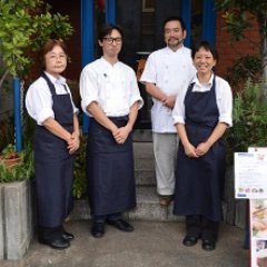 神戸・御影のフランス地方料理レストランです。家族四人で心をこめてお客様をお迎え致します。
