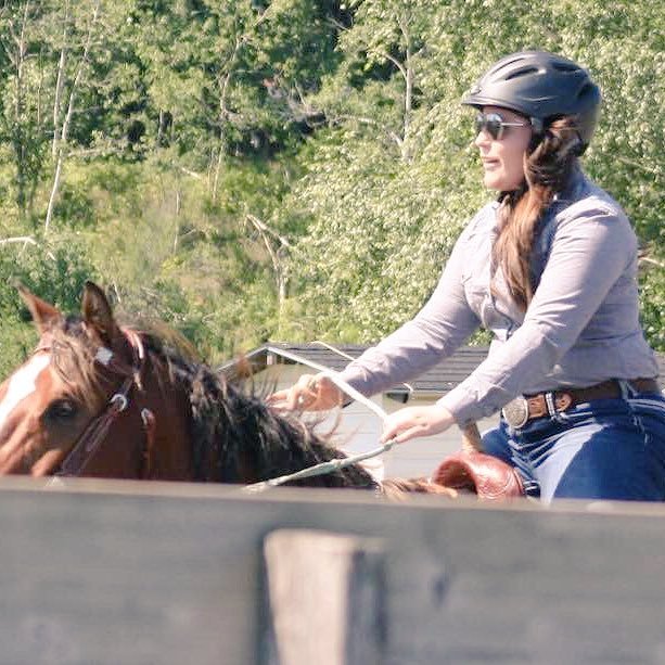 HannahWbee's profile picture. 