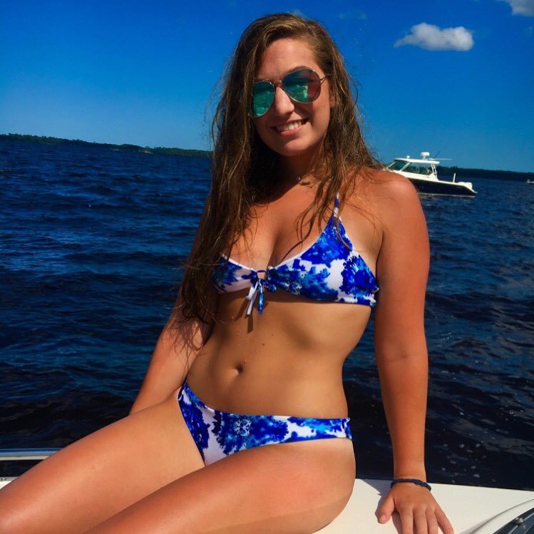 hey_jessaaayyy's profile picture. Be in love with your life. Every minute of it.