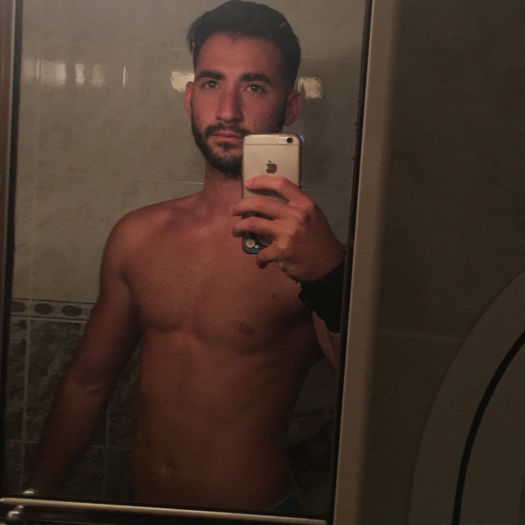 antoniofelix92's profile picture. No quieras mucho, no te ilusiones mucho, no confies mucho, por que ese mucho puede doler mucho. la verdad duele pero la mentira mata :D