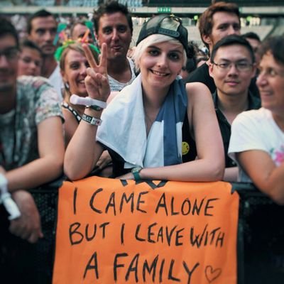 Anniina /
I was on Coldplay's Twitter & IG 16.7.2017 (profile pic) /
Met the band 9.7.2023 (banner pic) 💛
/ don't go to war with yourself