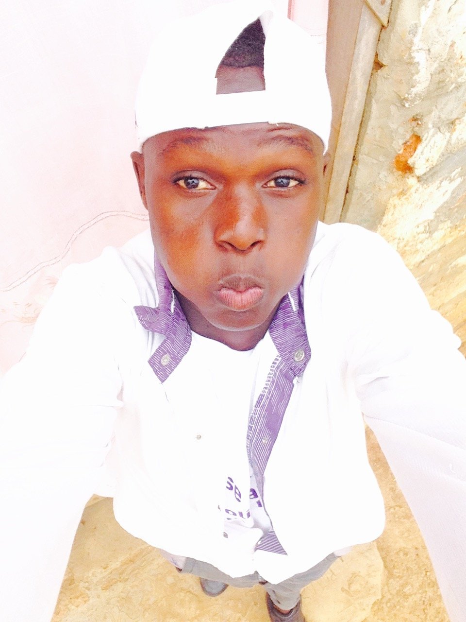 DemboTiago's profile picture. A amizade começa quando, estando juntas, duas pessoas podem permanecer em silêncio sem se sentir constrangidas.