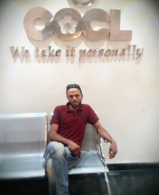 MedhatS50568071's profile picture. ‏ويا شمس المغيب باغيب

‏عفريت لابس بدله انسان