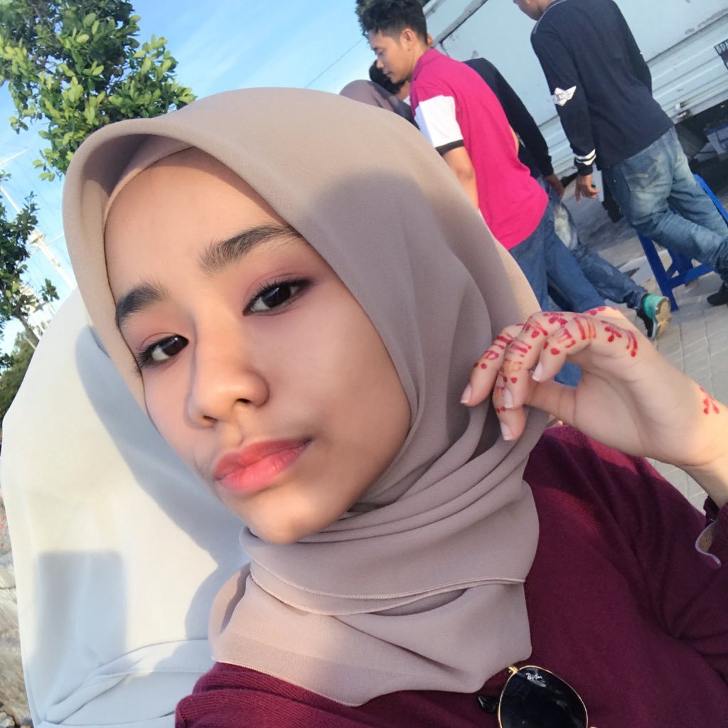 FatinAzueen's profile picture. heartless