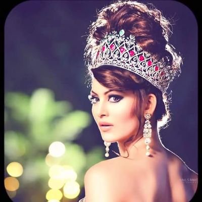 Actor|Theatrical|Thespian|Vocalist|Miss Universe|Whiz Kid|llTian|Athlete|National Level Basketball https://t.co/t48DX8NLcS-📩 Teamurvashirautela@gmail.com