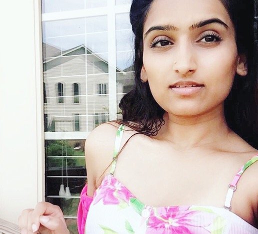 livelaughLahari's profile picture. Simply living 😎