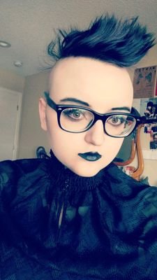 Your local gay trans goth boy who enjoys music, art, werewolves and Harry Potter