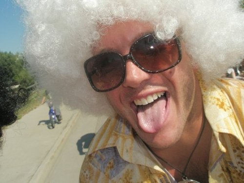 aaronschneider9's profile picture. nadando entre does aguas