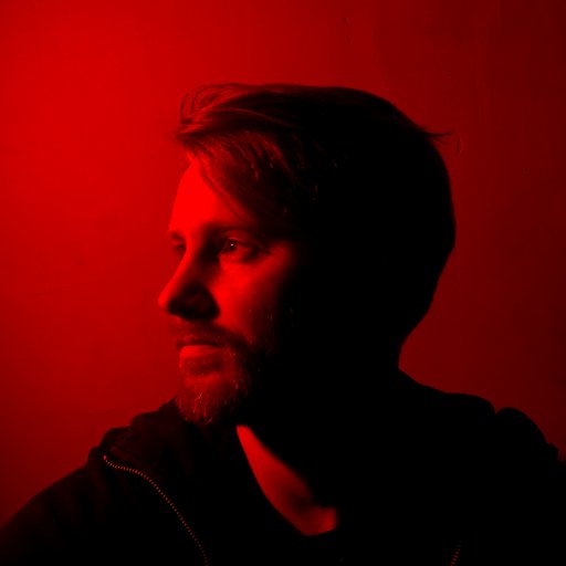 d4m4j4's profile picture. red and boring