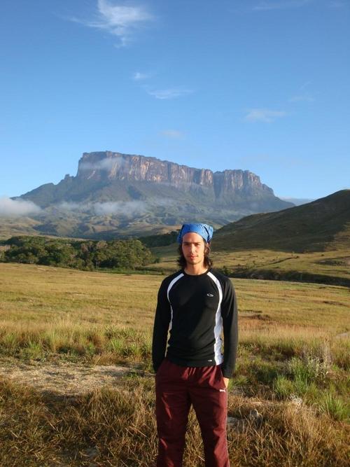 MD (UC). Int Med (UCV). Lidera 2 (IESA). MPH (HAW). Bernhard Nocht Institute for Tropical Medicine, Hamburg.