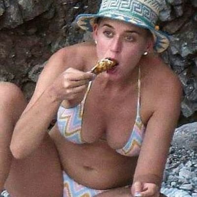 _EstrellaSusy's profile picture. Adicta a los GIF
chupame un rollo
#ahmiraqueinteresantegordaputa

The Smiths = Dios