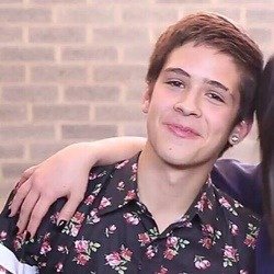 Apenas um garoto sem ter o que fazer em uma conta para falar do filho do Leonardo