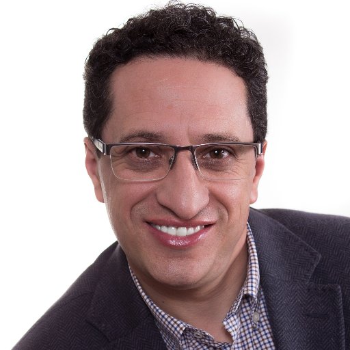 Me gustan el futbol americano, cine, literatura, cerveza, rock, fotografía, deportes, política y temas de medios de comunicación.
