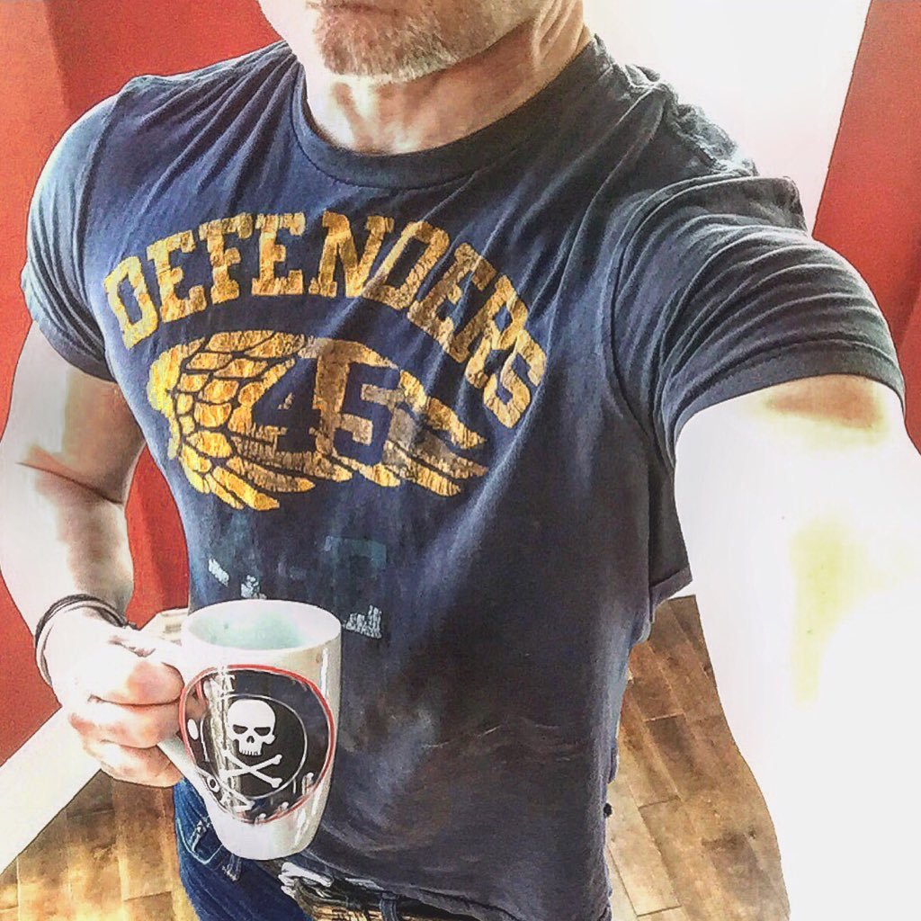 mobileman1's profile picture. The Life & Tweets of a mild-mannered Canuck 🍁