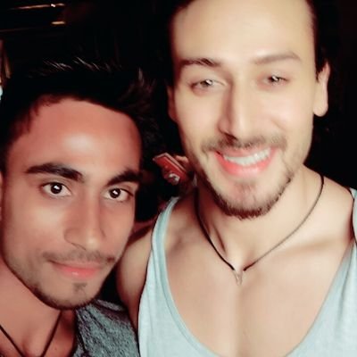 Worshipper Of GoD @ITigershroff
You_Are_My_Life
I Met him-24/2/17
I born Tigerian n Also die Tigerian


YouTube channel⤵️