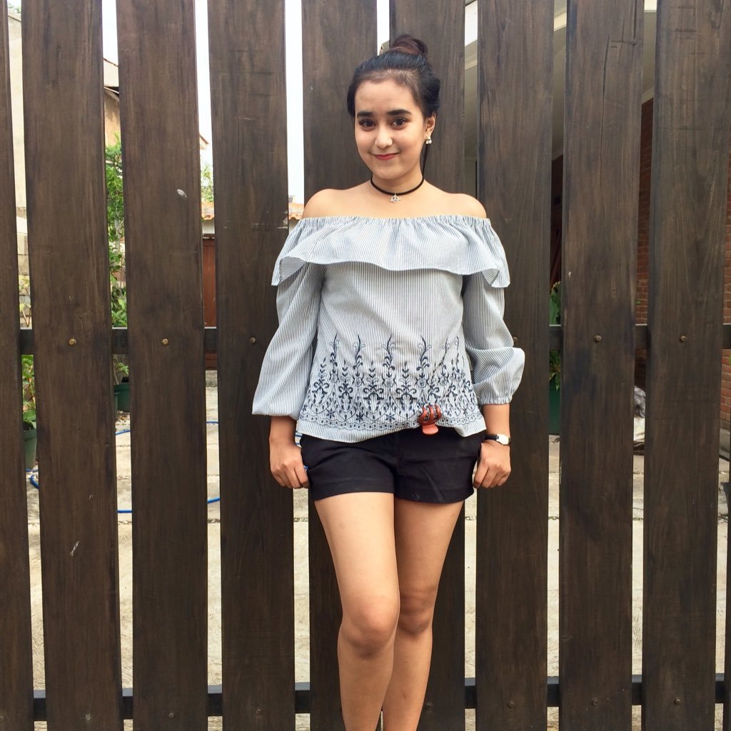 Ig:Fitrilaurenziaa | Line:fitriLaurenzia9