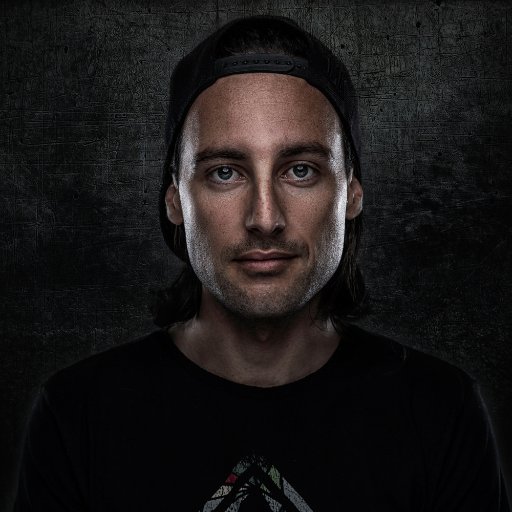 Psytrance producer at PsynOpticz Productions, South Africa. Released on Mainstage Rec, Phantasm Rec, and many more. BOOKING CONACT: zezia.booking@gmail.com