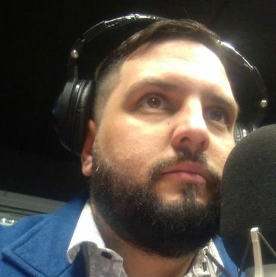 De chico jugaba a la radio. De grande, la hago. 
Orgullosamente Dehezino