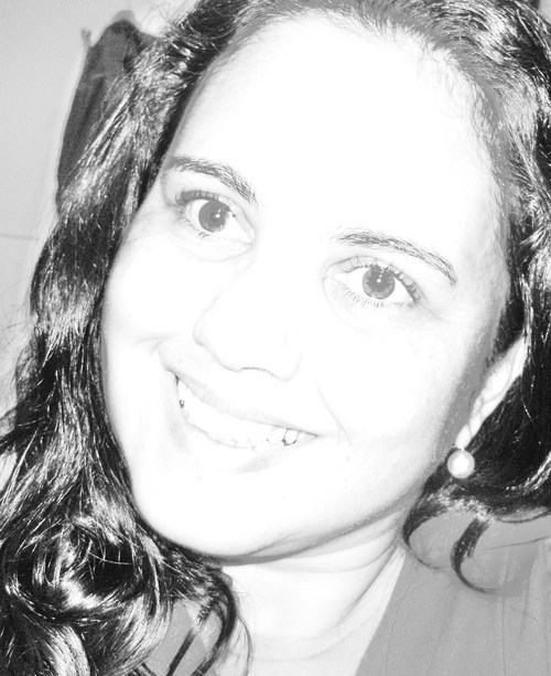 Decifra-me, mas não conclua. Eu posso te surpreender ... Complicada e perfeitinha, amo a vida e os prazeres que ela pode  oferecer.