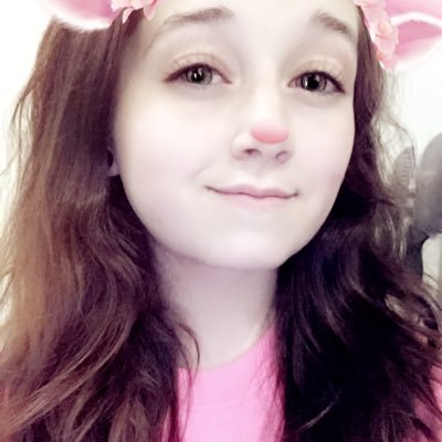 _Hey_its_sharon's profile picture. Writer. B&W photography.. and I sing a little. Currently Unavailable-