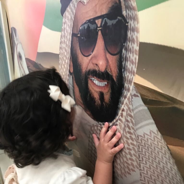 علمـوھ إني عَلـى وصلـہ شفـوق ولو ﻳطول اﻟبعد مارخص في غلاھ ﻟهہ حـقوق غـير عـن گل الحقوق هو هَوى الخفاق وهُو دَاھ ودواھ