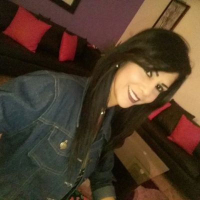 PROFESORA DE MODELAJE Y COMPORTAMIENTO SOCIAL