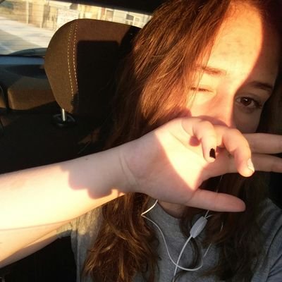 I'm trash and I like books and fandoms :)
'Slightly' addicted to singing and playing the guitar and uku :3