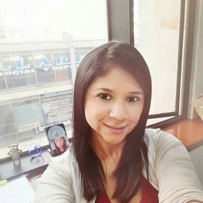 Publicista, amante de la escritura y buenos momentos. Hablar con la cabeza vacía es de mala educación. Viajera imaginaria 🇨🇴 #ContenidosDigitales
