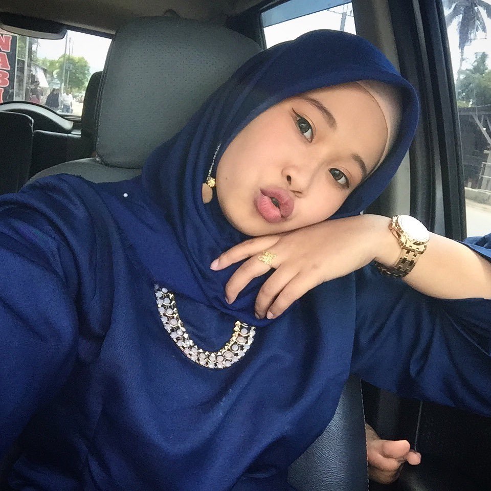 trisnaza's profile picture. indosesian postal of polytechnic (acconting'13) 10 january 1995