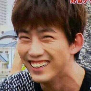 俳優オク・テギョンが私の入り口
テギョンの声と背中と食べてる顔が大好きです あと猫シワと口角の下がった笑顔も... イケテクもウザテクもテロテクも...兎に角溺愛しています