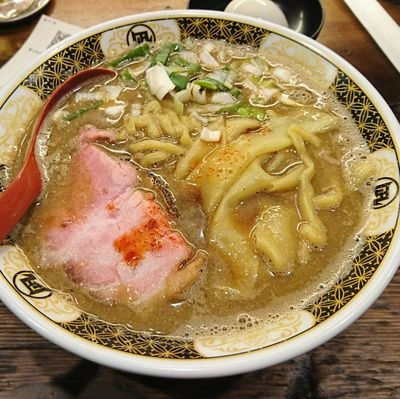 音楽とラーメンをこよなく愛するただのおっさんです(ﾉ∀`)