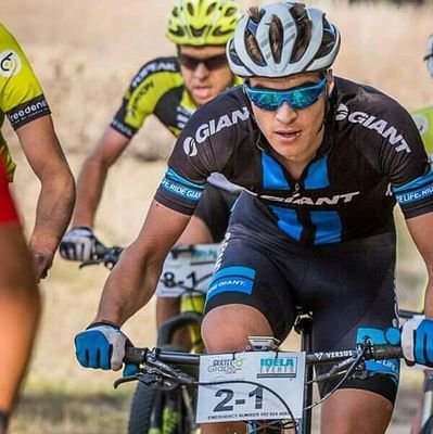 Co Owner/Founder of @versussocks
cyclist for Team Giant
married to Niquita Uys