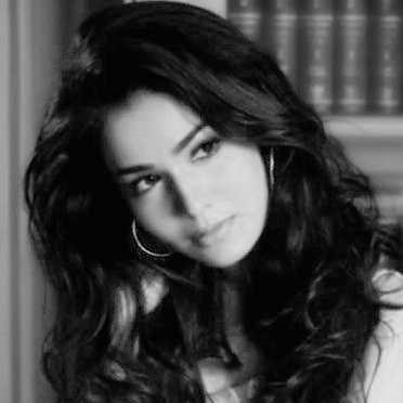 yldz_tozum's profile picture. Ah Perüle,adını okuduğum an bir anne çığlığı dağları aşarak geldi yüreğime!
 Perüle, “Kelebek” demekmiş.