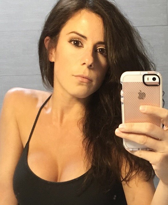 LittlewingSings's profile picture. Sit at my bar and I just might make you immortal.
Creator&Host of @freepourpodNYC