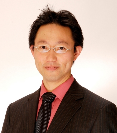 患者さん、家族、医療者のためのコミュニケーション講座を主催している吉良です。　現在、歯医医をするかたわら、コミュニケーションで患者さんをサポートするということを意図して、患者さん、家族、医療者に向けて、コミュニケーションの講座やセッション、シェア会を主催しています。