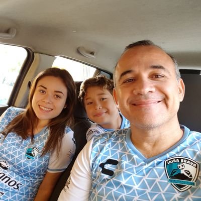 Tampiqueño de Ciudad Valles, SLP tratando de sobrevivir en el DF, adicto a los libros.