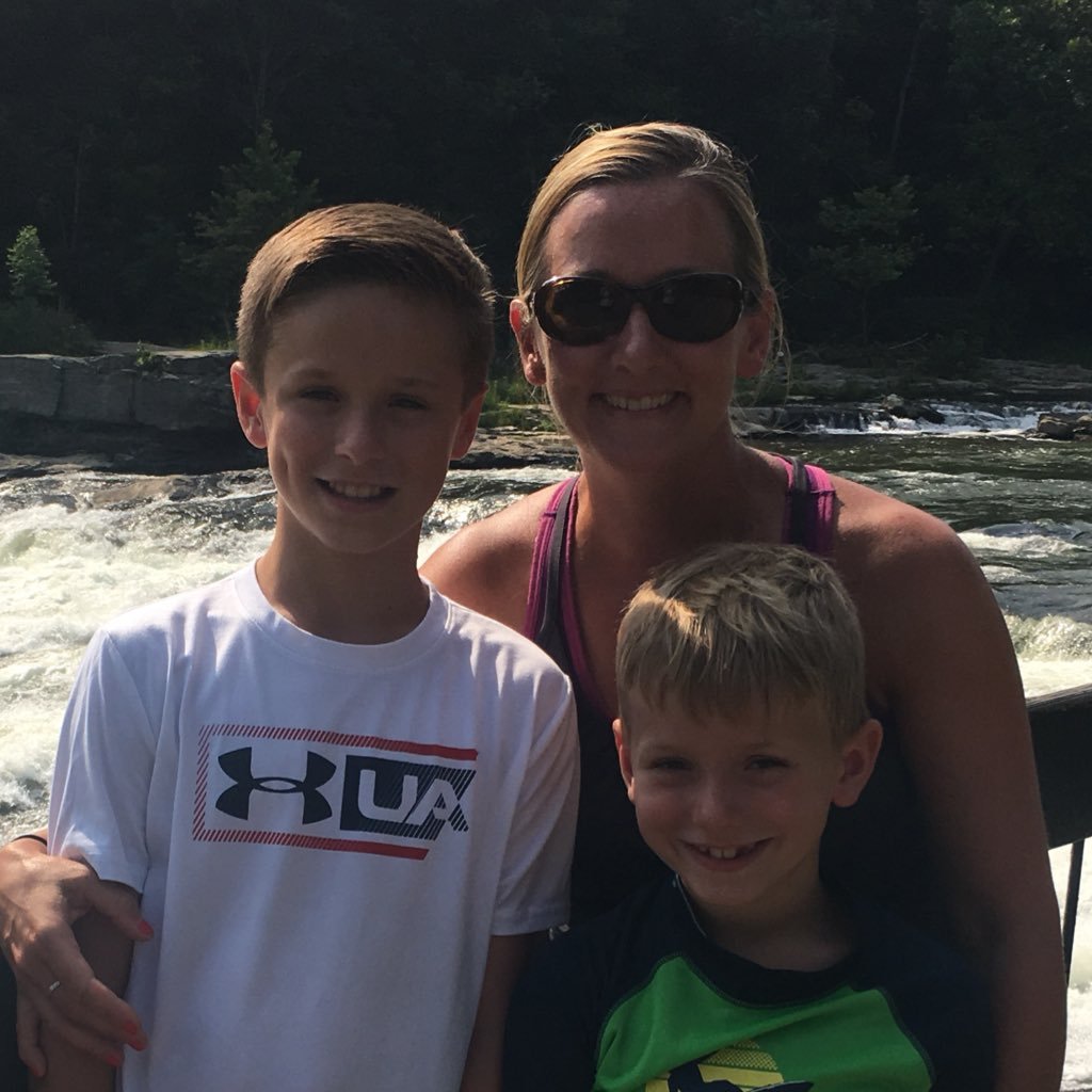 3BoysandaTeachR's profile picture. WIfe/Mom to 2 strong boys/Teacher     🌴🌟🇺🇸💖