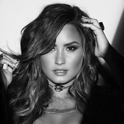 PackLovato's profile picture. Em andamento.