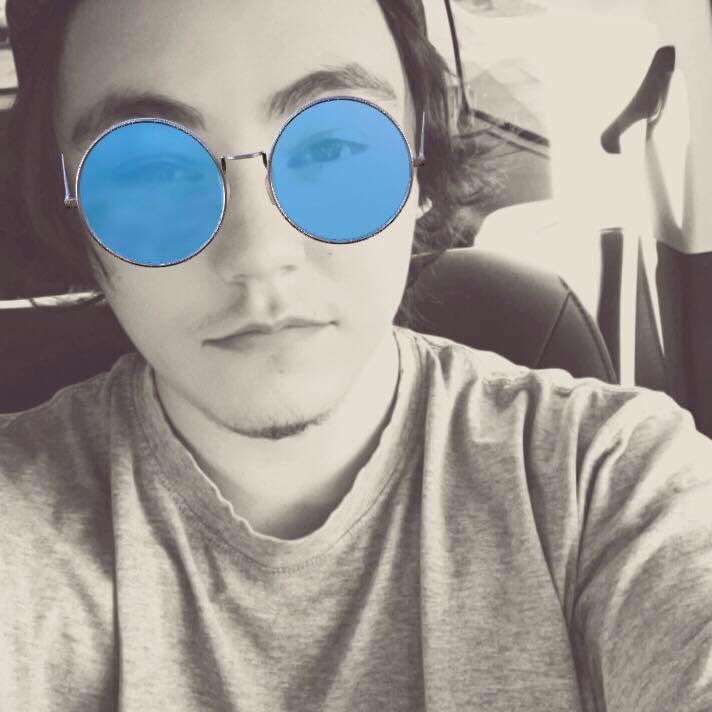 I'm just a awko taco that likes to take pictures. ✌️
