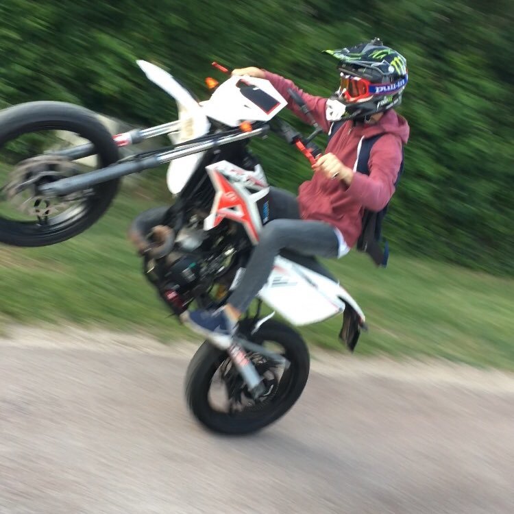 leo14548413's profile picture. zbeub