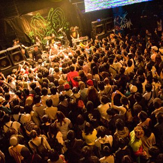 毎週３日はライブを見ている30代男性です。ミュージシャンになることを夢見ていましたが今は見るだけ。全く知らないバンドのライブにもお誘いあれば行きますので情報お待ちしてます！！！ライブハウス情報を知りたいのでこっそりフォローするけど許してください。相互フォロー