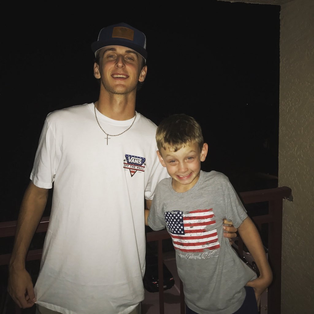 caleb_johnson8's profile picture. •Sante fe college •Imperfect man trying to live for a perfect God