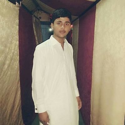 IshaqArmani11's profile picture. Student,painter& fan of srk💚