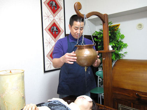 ケイ素医学療法士であり現役空手家(四段)。誰でも簡単・安全にできる体操や食事法を指導中!私はこの方法でC型肝炎(癌へ移行する病)を受入れ治療をあっさり止め、より元気に復活。ー23kgダイエット(90kg→67kg)にも成功。病気は治すな!驚かせてスミマセン。しかし治すのは病気ではなく自分自身の生活習慣なのです。