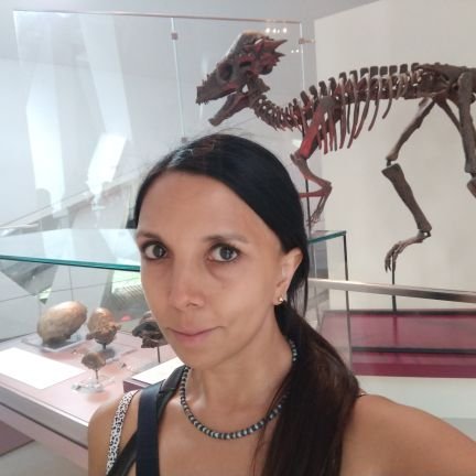 emmitaic's profile picture. Capricornio, viajadora nata, ♥London, NEPatriots, Peter Pan, Alicie in Wonderland y Jack Sparrow... pero sobre todas las cosas los gatos persa ♥♥♥